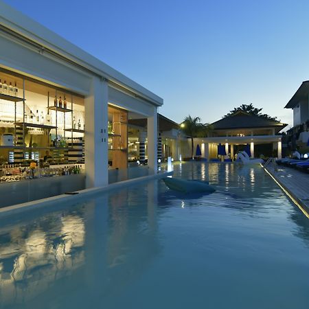 Montigo Resorts Seminyak Luaran gambar The pool at the hotel