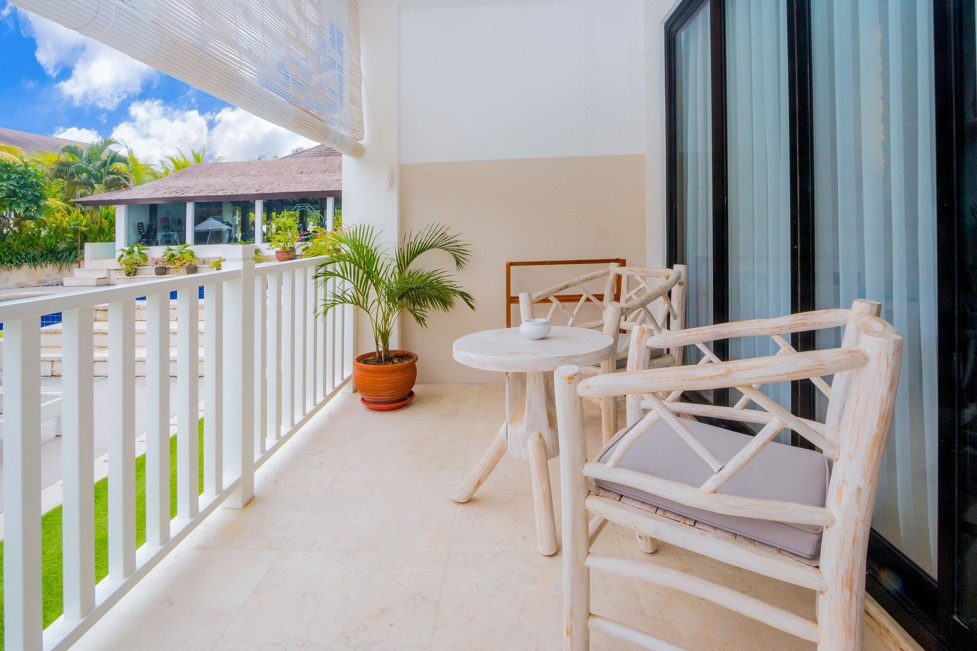 Montigo Resorts Seminyak Luaran gambar A balcony