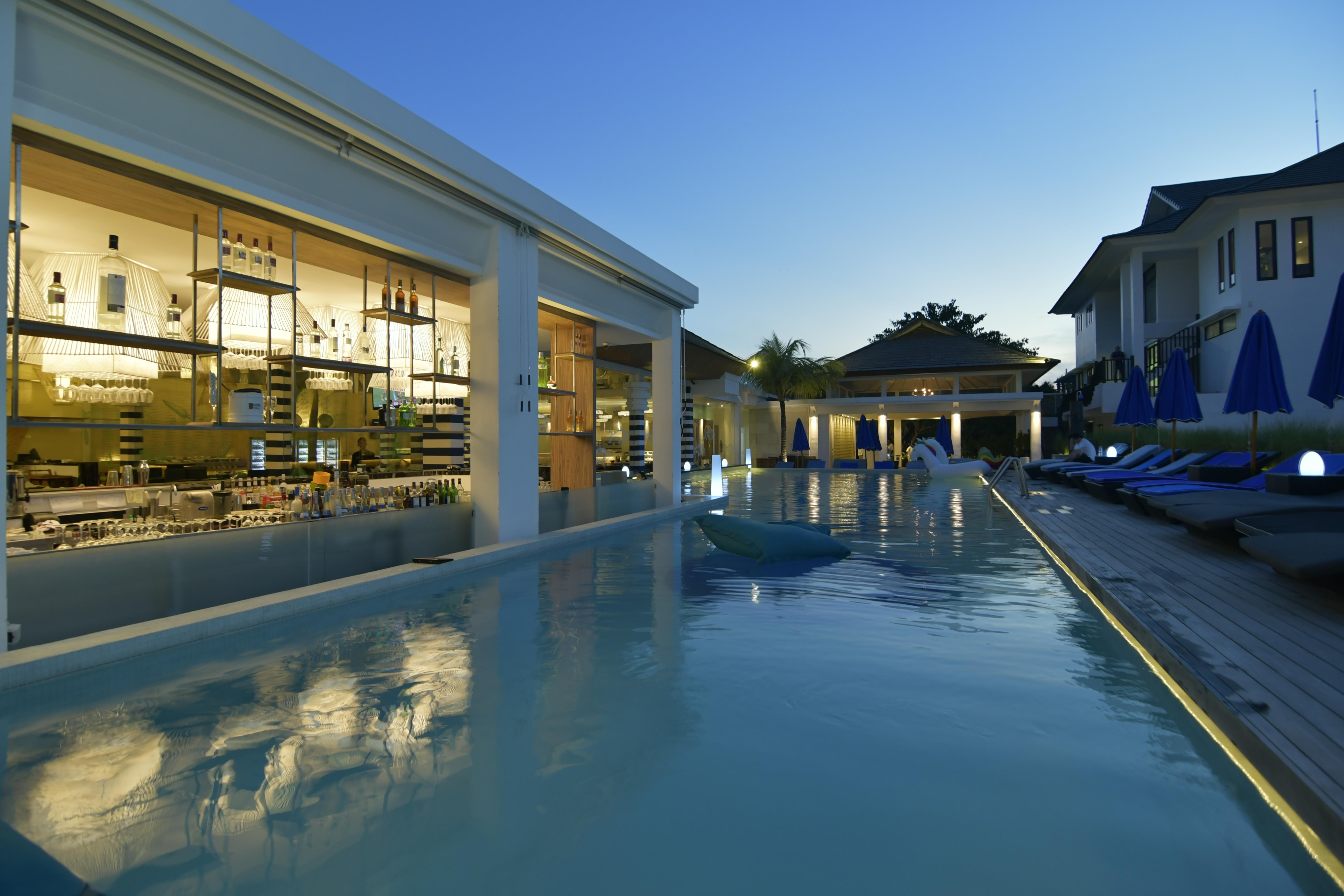 Montigo Resorts Seminyak Luaran gambar The pool at the hotel