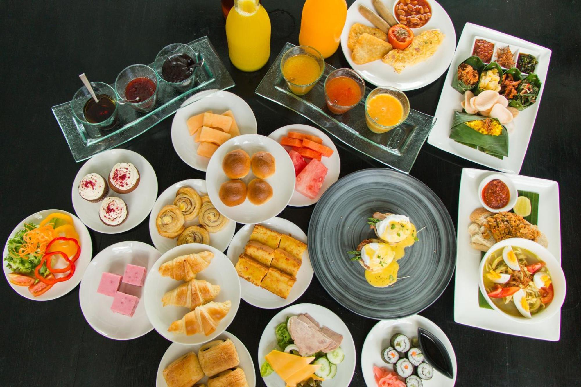 Montigo Resorts Seminyak Luaran gambar A selection of Thai cuisine