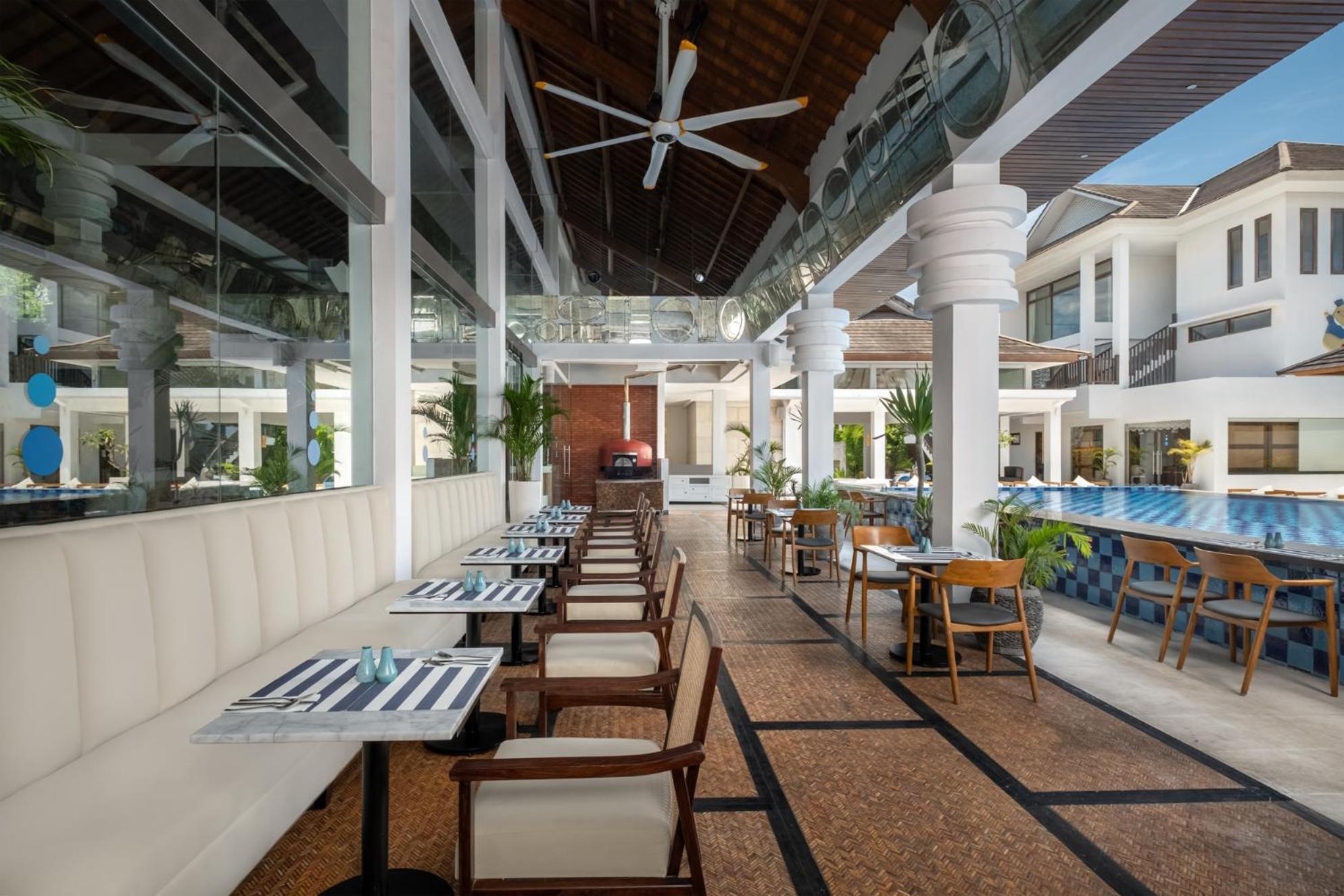 Montigo Resorts Seminyak Luaran gambar The restaurant at the hotel